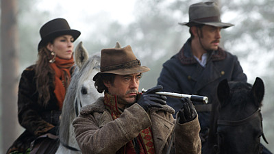 V novém pokračování o slavném detektivovi se opět setkávají Robert Downey jr. jako Sherlock Holmes a Jude Law coby dr. Watson. V boji s nepřítelem jim pomáhá švédská herečka Noomi Rapaceová.