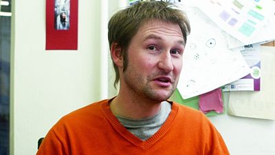 Sociální pracovník Pavel Duba upozorňuje, že řada cizinců pracujících u nás načerno je terčem vydírání i fyzického násilí.