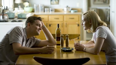 Se svým filmovým milencem z Titaniku Leonardem DiCapriem se sešla po 11 letech v Nouzovém východě.