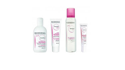 BIODERMA Sensibio pro citlivou pokožku, která se snadno dehydratuje a následná suchost vede dalšímu oslabení a provázejí ji pocity napnutí pleti. Balíček obsahuje Sensibio oční gel, Sensibio Lait čistící mléko, Deo - antiperspirant, Sensibio Legeré. 