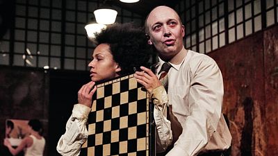 V divadelní hře Merlin: Grál, kterou uvádí pražské Švandovo divadlo, se sešel s českoafrickou tanečnicí Lindou Fernandez Saez.