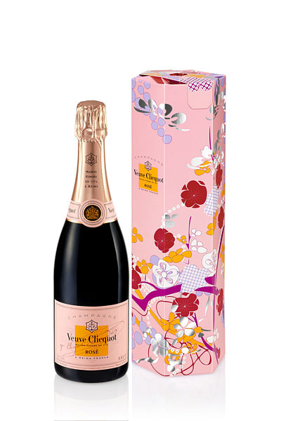 Růžové šampaňské Veuve Clicquot v originální dárkové edici Shakkei inspirované uměním japonských zahrad. V duchu orientální symboliky posvětí Váš vztah štěstím, radostí a hlubokými, dlouhotrvajícími city. 