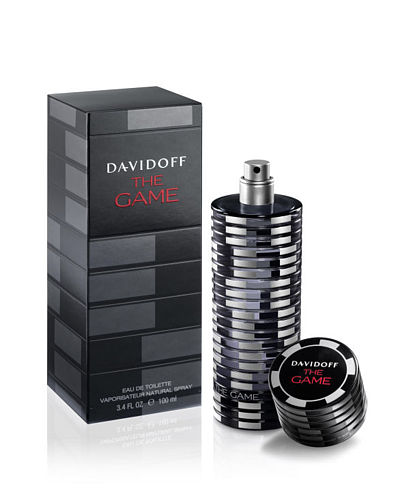 Davidoff The Game - aromaticko-dřevitá vůně složená z bublinek pálenky, kosatce a černého dřeva je kontrastem energičnosti a rafinované smyslnosti. 