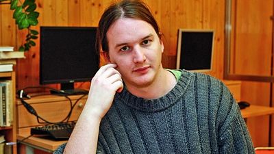 Vedoucí pobočky Naděje v Bolzanově ulici Ondřej Vondruška má osmdesát procent klientů kluků. Holky bez domova si prý rychle najdou někoho, kdo se o ně postará. 