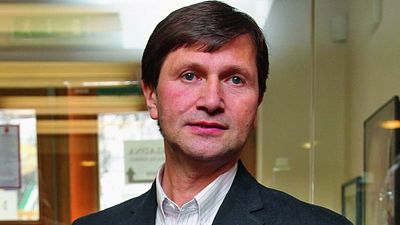 Jan Hrušínský, principál pražského Divadla Na Jezerce, při výběru repertoáru vychází z divadelního vkusu svého táty.
