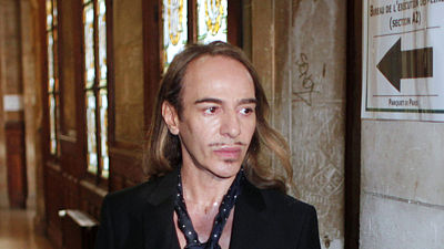 Módní tvůrce John Galliano