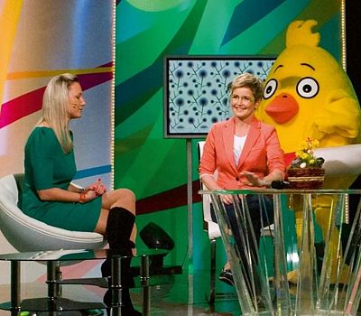 Už čtrnáct let moderuje zábavný charitativní pořad Kuře aneb Pomozte dětem, na který během roku navazují informativní šoty o průběhu a výsledcích sbírky. 