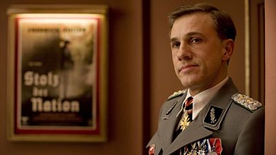 Jeho oscarový geniální nacista a polyglot Hans Landa v Hanebných panchartech. 