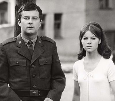 Roku 1972 se Ladislav Potměšil objevil v hlavní roli snímku Půlnoční kolona. Po jeho boku stojí mladá Jorga Kotrbová. 