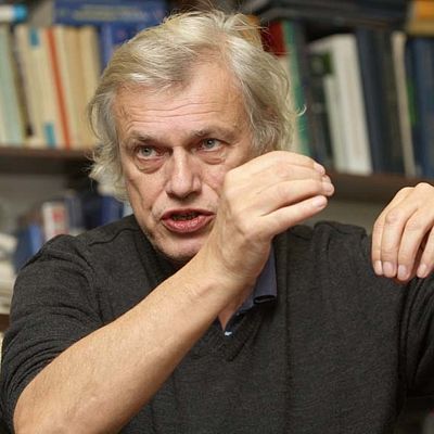 Bez kyslíku nervové buňky vydrží pět minut. Déle ne. Pokud to člověk přežije, projeví se spíše negativní následky, míní neurochirurg Vladimír Beneš. 