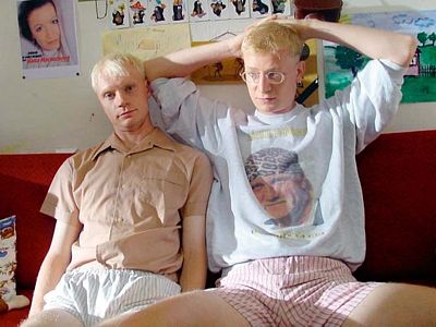 Před deseti lety na sebe upozornil v roli mírně retardovaného hrdiny filmu Vladimíra Morávka Nuda v Brně. Jeho staršího bratra si zahrál Martin Pechlát. 