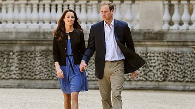 Kate a William v Buckinghamském paláci dopoledne před odletem na svatební cestu.