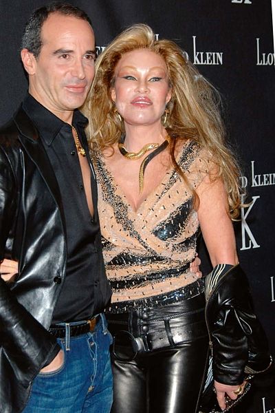 Snem Jocelyn Wildensteinové bylo vypadat jako mladá tygřice. Na snímku s návrhářem Lloydem Kleinem. 