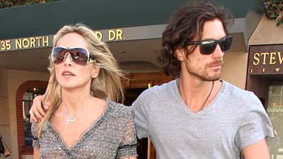 Sharon Stoneová se svým mladším přítelem.