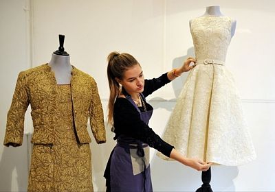 O šaty Audrey Hepburnové z filmu Prázdniny v Římě už takový zájem nebyl.