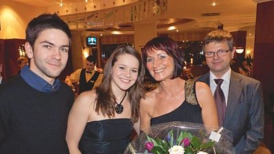 S dětmi a bývalým manželem při oslavě narozenin v roce 2009. 