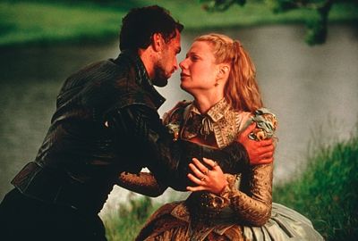 Dvojrole v romantické komedii Zamilovaný Shakespeare s Josephem Fiennesem jí vynesla poctu nejvyšší - Oscara. 