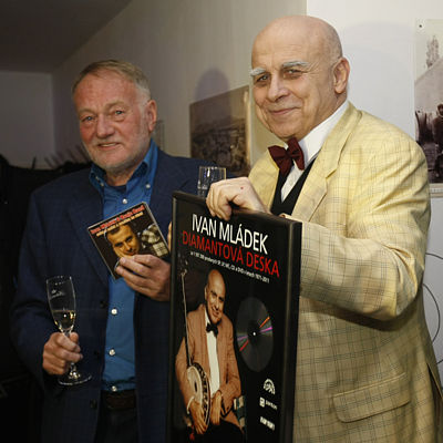Křest CD Ivana Mládka si loni v únoru nenechal ujít ani herec Luděk Sobota. 