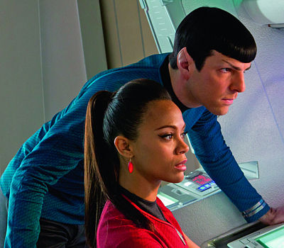 V akční dobrodružné sci-fi Star Trek: Do temnoty se Zachary Quintem v roli prvního důstojníka Spocka.