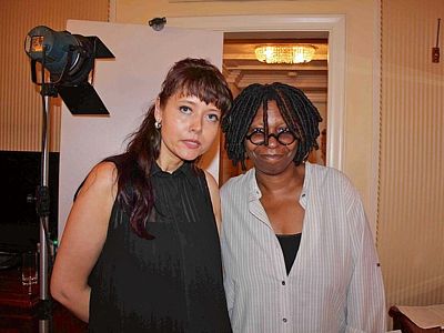 S herečkou Whoopi Goldberg, jednou z mezinárodních velvyslankyň UNICEF. 
