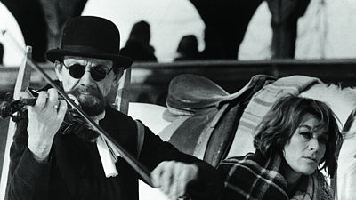 Nezapomenutelné partnerství s Josefem Kemrem ve filmu Tvář pod maskou (1970).