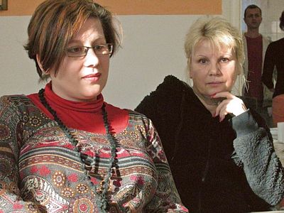 Když v tom jedou ženy: Dcera Markéta a matka Zuzana, která je závislá na prášcích a alkoholu. Podaří se vyvést ji z bludného kruhu? 