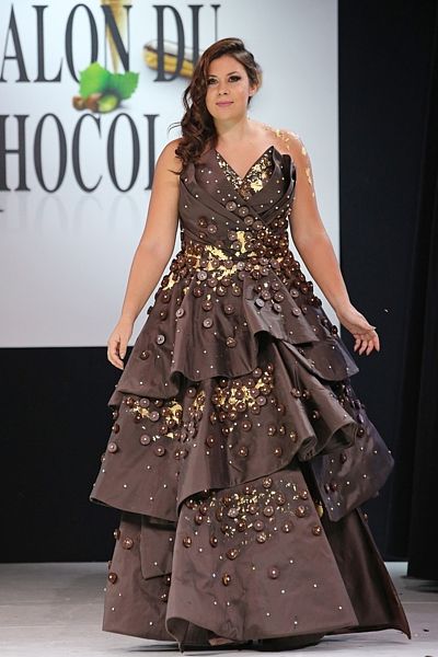 Módní návrháři a cukráři z celého světa se sešli na 19. ročníku veletrhu Salon du Chocolat, který se konal v Paříži. Show, celá věnovaná čokoládě, je největší na světě. 