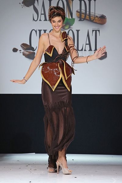 Módní návrháři a cukráři z celého světa se sešli na 19. ročníku veletrhu Salon du Chocolat, který se konal v Paříži. Show, celá věnovaná čokoládě, je největší na světě. 