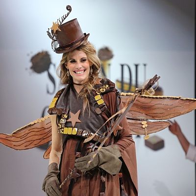 Módní návrháři a cukráři z celého světa se sešli na 19. ročníku veletrhu Salon du Chocolat, který se konal v Paříži. Show, celá věnovaná čokoládě, je největší na světě. 